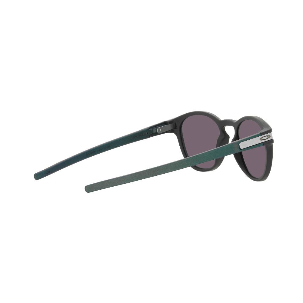 Oakley Latch